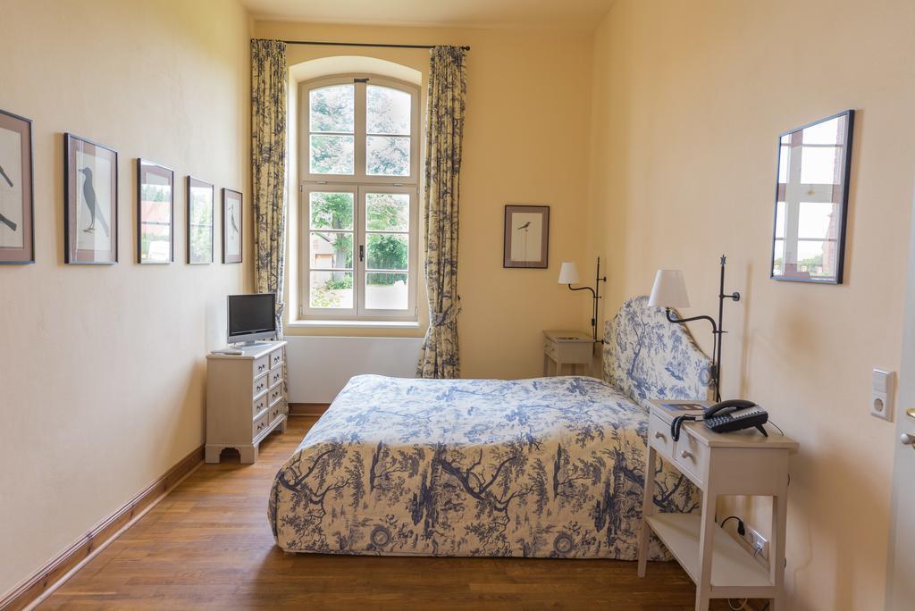 Hotel Schloss & Gut Ulrichshusen Quarto foto