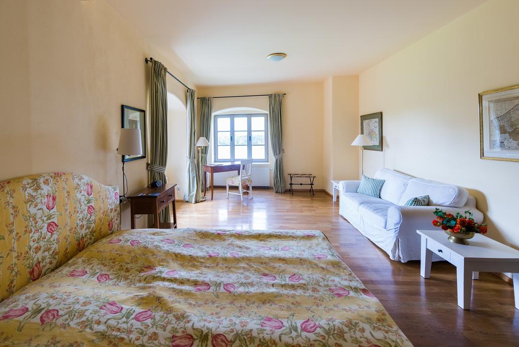 Hotel Schloss & Gut Ulrichshusen Quarto foto