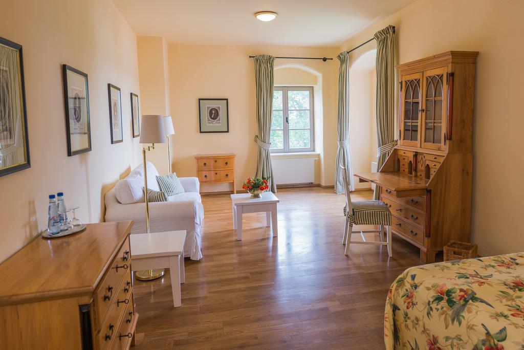 Hotel Schloss & Gut Ulrichshusen Quarto foto